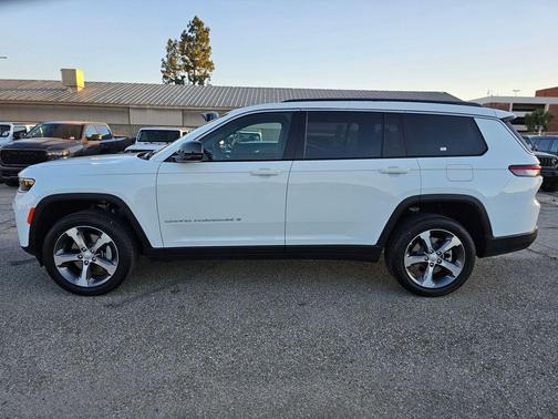 Bright White Clearcoat 2026 Jeep Grand Cherokee L Limited