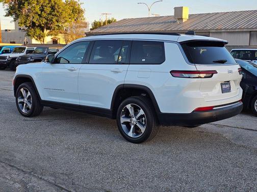 Bright White Clearcoat 2026 Jeep Grand Cherokee L Limited