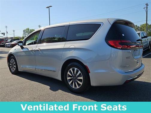 2023 Chrysler Pacifica Hybrid Limited