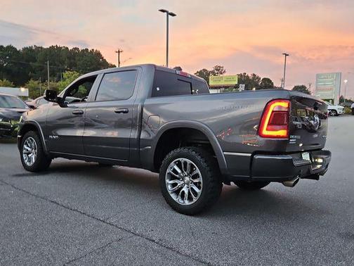 2022 RAM 1500 Laramie Crew Cab 4x4 57' Box