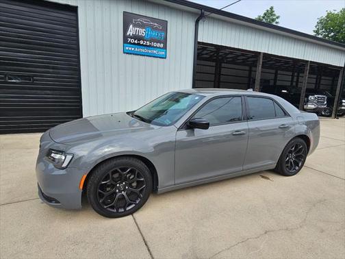 2019 Chrysler 300 Touring