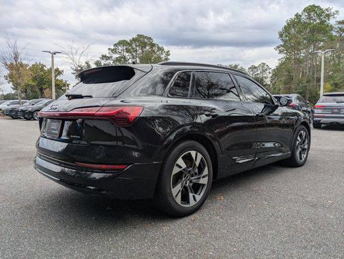 2022 Audi e-tron Premium