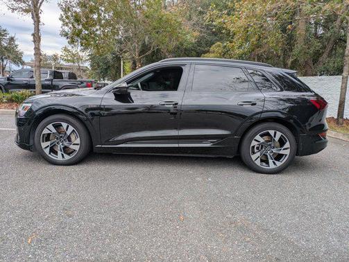 2022 Audi e-tron Premium