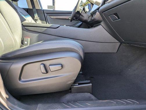 2025 VinFast VF 8 Eco