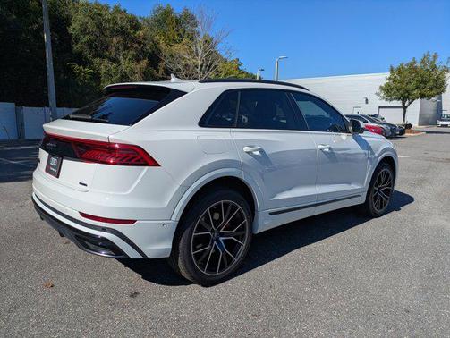 2022 Audi Q8 55 Premium Plus