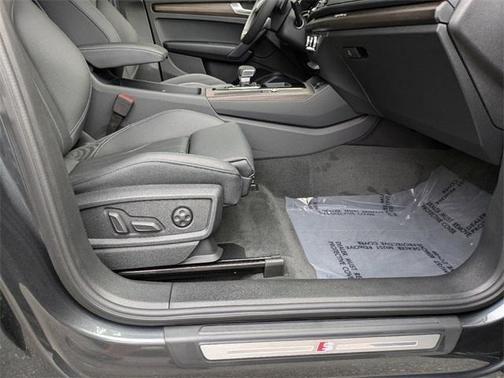 2024 Audi Q5 45 S line Premium