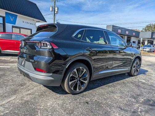 2025 VinFast VF 8 Plus