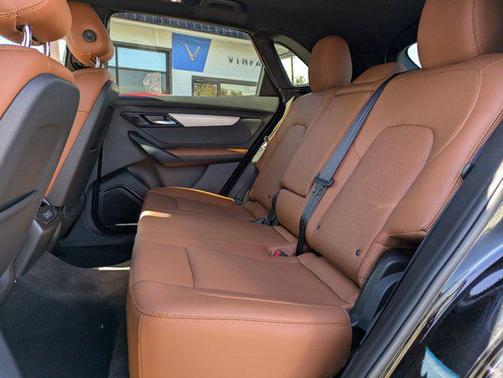 2025 VinFast VF 8 Plus