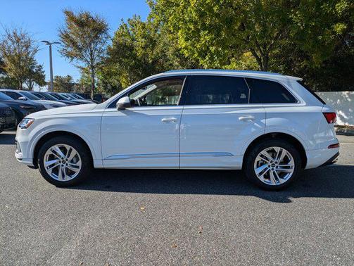 2023 Audi Q7 45 Premium