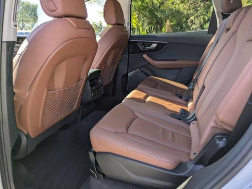2023 Audi Q7 45 Premium