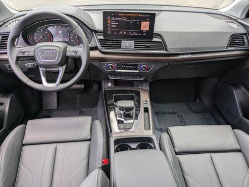 2024 Audi Q5 45 S line Premium