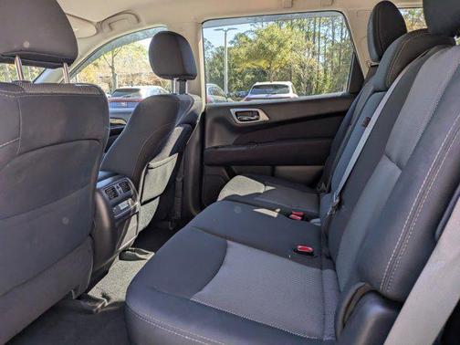 2017 Nissan Pathfinder SV