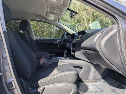 2017 Nissan Pathfinder SV