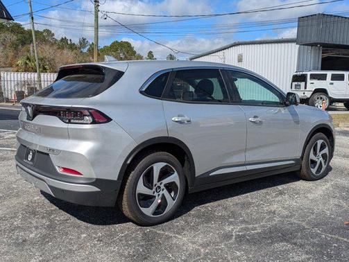 2025 VinFast VF 8 Eco