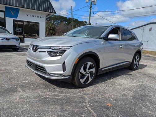 2025 VinFast VF 8 Eco