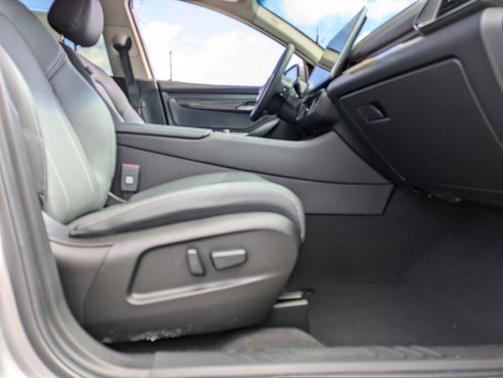 2025 VinFast VF 8 Eco