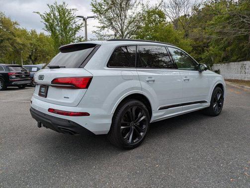 2025 Audi Q7 55 Premium Plus
