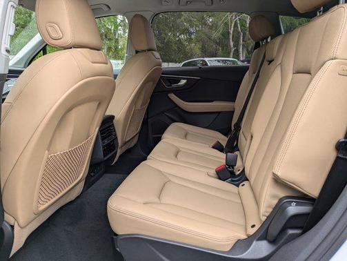 2025 Audi Q7 55 Premium Plus