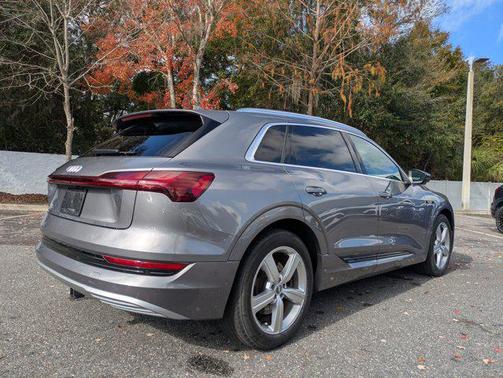 2019 Audi e-tron Premium Plus