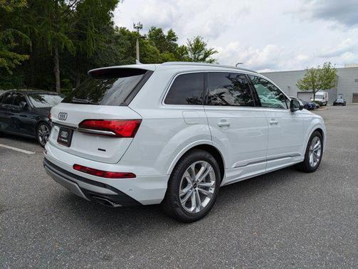 2025 Audi Q7 55 Premium Plus
