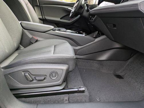 2025 Audi Q6 e-tron Premium quattro