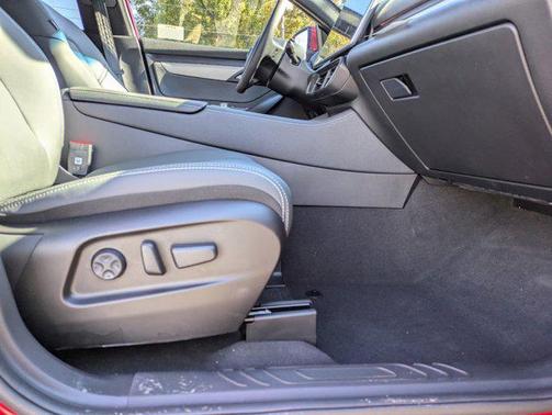 2025 VinFast VF 8 Plus