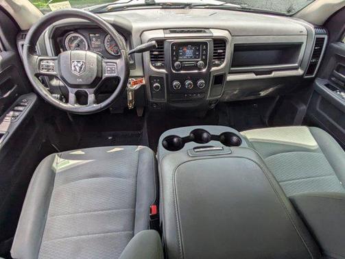 2017 RAM 2500 Tradesman Crew Cab 4x4 6'4' Box