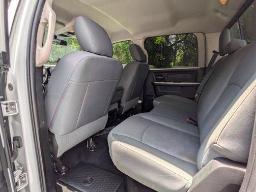 2017 RAM 2500 Tradesman Crew Cab 4x4 6'4' Box
