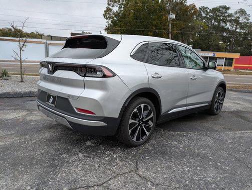 2025 VinFast VF 8 Plus