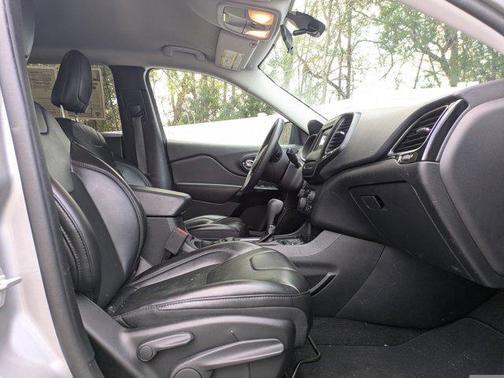 2020 Jeep Cherokee Altitude