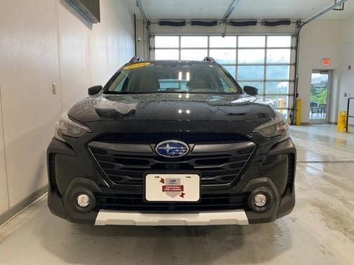 Crystal Black Silica 2024 Subaru Outback Limited