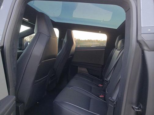 2024 Tesla Cybertruck Cyberbeast