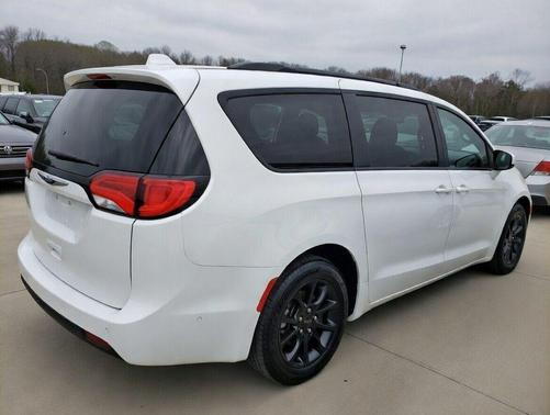 2018 Chrysler Pacifica Touring-L