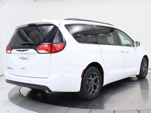 2018 Chrysler Pacifica Touring-L