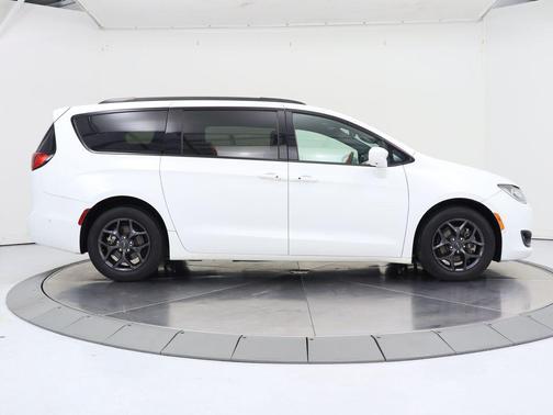 2018 Chrysler Pacifica Touring-L
