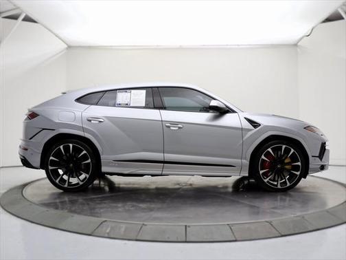 2023 Lamborghini Urus S