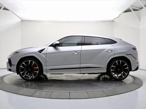 2023 Lamborghini Urus S