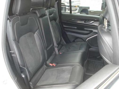 2022 Jeep Grand Cherokee Altitude