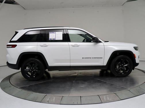 2022 Jeep Grand Cherokee Altitude
