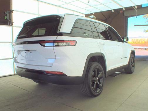 2022 Jeep Grand Cherokee Altitude