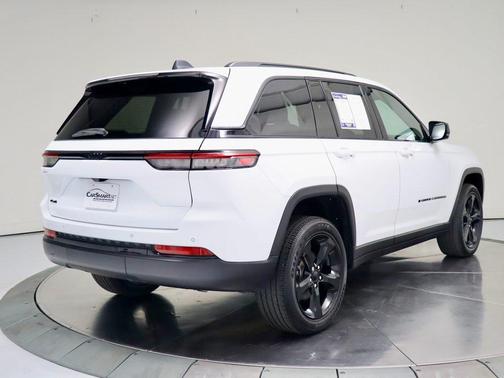 2022 Jeep Grand Cherokee Altitude