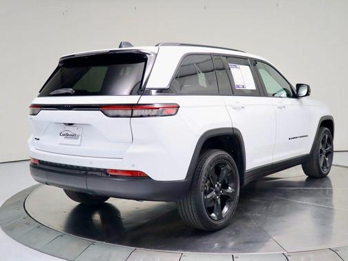 2022 Jeep Grand Cherokee Altitude