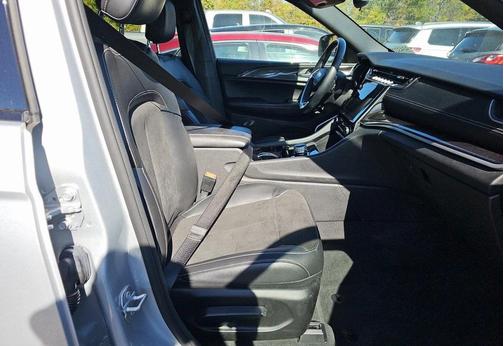 2022 Jeep Grand Cherokee L Altitude