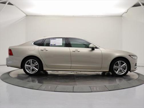 2018 Volvo S90 T5 Momentum