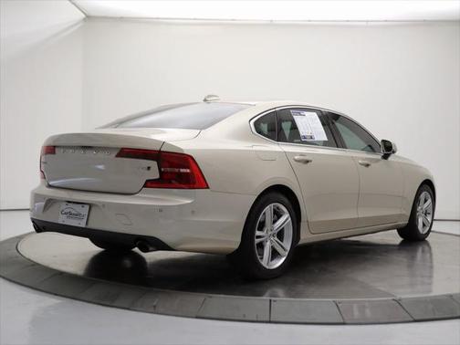 2018 Volvo S90 T5 Momentum