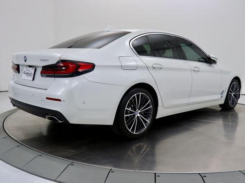 2021 BMW 530 530i