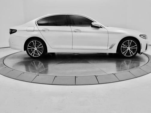 2021 BMW 530 530i