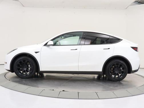 Pearl White Multi-Coat 2022 Tesla Model Y Long Range Dual Motor All-Wheel Drive
