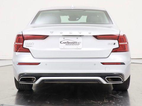 Bright Silver Metallic 2022 Volvo S60 T5 Momentum