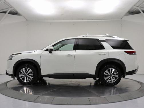 2022 Nissan Pathfinder SL 2WD